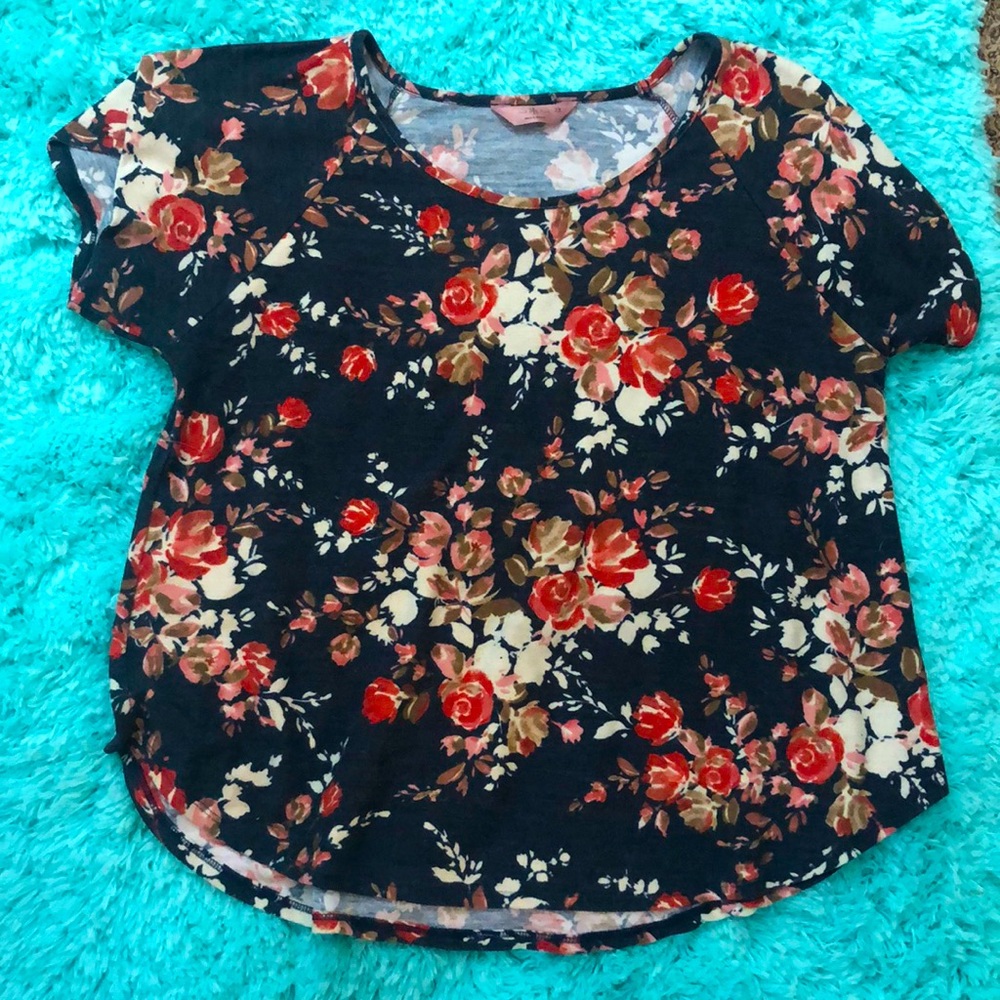 2x floral curved hem top